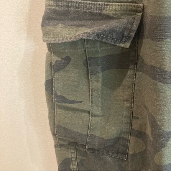 TNA Sz S Aritzia Cargo Camo Pants with Many  Pockets Jogger Style - Picture 13 of 15